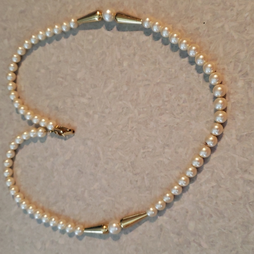 Gorgeous Vintage Napier pearl necklace